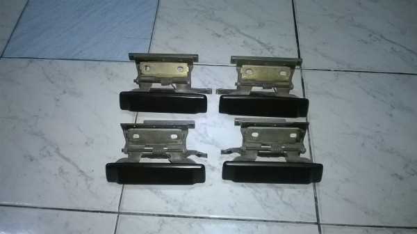 ขายมือเปิดประตูด้านนอกbmw e30 1ชุด สภาพ0k ราคา1000 โทร0924462525โส