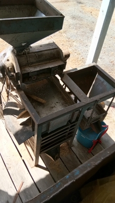 ขายเครื่องสีข้าว.พร้อมเมอเตอ3แรงยังสีใด้อู่ยครับพร้อมใช้ครับ