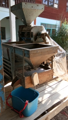 ขายเครื่องสีข้าว.พร้อมเมอเตอ3แรงยังสีใด้อู่ยครับพร้อมใช้ครับ