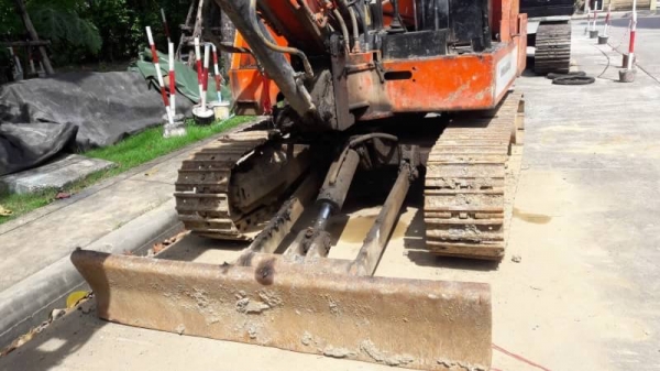 ขาย 185,000 แบคโฮมีไลร์หัวเจาะ AIRMAN HM 30 SG เครื่องดี ปั้มแรง เอวแน่น ช่วงล่างสวย รถพร้อมใช้ รถอยู่ บางนา 090-772-3710 090-772-3708