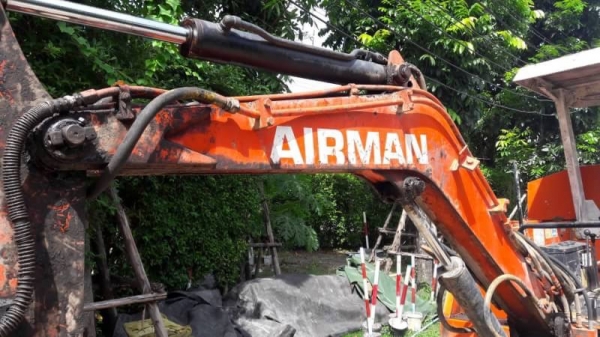 ขาย 185,000 แบคโฮมีไลร์หัวเจาะ AIRMAN HM 30 SG เครื่องดี ปั้มแรง เอวแน่น ช่วงล่างสวย รถพร้อมใช้ รถอยู่ บางนา 090-772-3710 090-772-3708