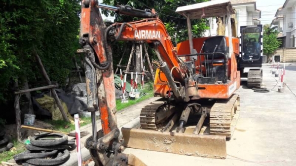 ขาย 185,000 แบคโฮมีไลร์หัวเจาะ AIRMAN HM 30 SG เครื่องดี ปั้มแรง เอวแน่น ช่วงล่างสวย รถพร้อมใช้ รถอยู่ บางนา 090-772-3710 090-772-3708