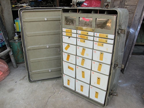 ขายลังทหารขนาดใหญ่ทำด้วยอลูมิเนียมหนาๆ ภายใน2ชั้นมีช่องใส่ของ