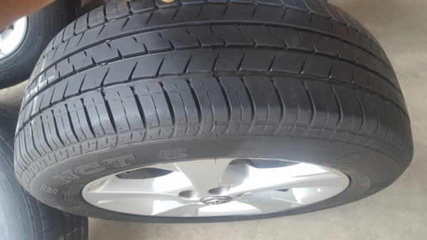 ขายล้อTOYOTA Altis ขอบ16 ยางปี14 4 ล้อ