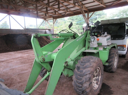 ีีรถตักมือสองสภาพพร้อมใช้งานจากญี่ปุ่น ีีรถตักมือสองสภาพพร้อมใช้งานจากญี่ปุ่น