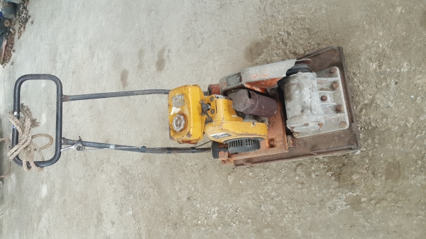 FROM JAPAN ขายถูกด่วนๆMIKASA -MVC-70 เครื่องตบดิน แบบเตารีด /จำนวน 1 ตัว /(ทดสอบแล้วใช้งานได้จริง) ราคาเพียง 12,500 บาท สนใจติดต่อ 0819337688