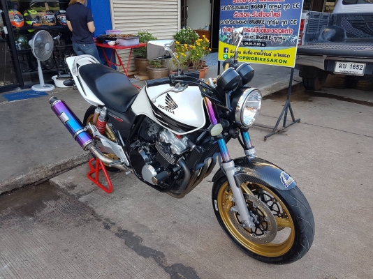 ขายแลกเทรินร์คับ HONDA CB400 TECH3 ปี2006 แฮนด์แต่ง ท่อแต่งฟลูไทเทเนียม แกนโช๊คแต่ง ยางหน้าหลังเต็ม 