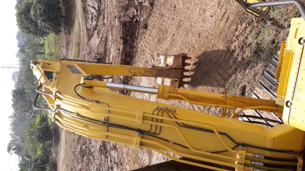 ขายรถแบ็คโฮ KOMATSU PC130-8 ใช้งาน 9 พันชั่วโมง สภาพนางฟ้า สวยไม่มีที่ติ