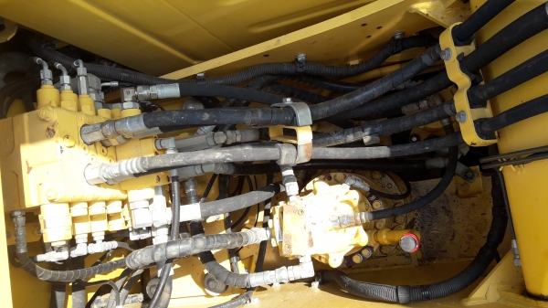 ขายรถแบ็คโฮ KOMATSU PC130-8 ใช้งาน 9 พันชั่วโมง สภาพนางฟ้า สวยไม่มีที่ติ