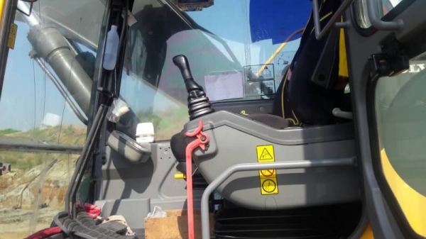 ขาย 999,999 VOLVO EC 210 B PRIME เครื่องดี ปั้มแรง เอวแน่น ช่วงล่างแน่น ไฟฟ้าฟ้าครบ เอกสารแจ้งจำหน่าย รถอยู่ กาญจนบุรี 090-772-3710 090-772-3708