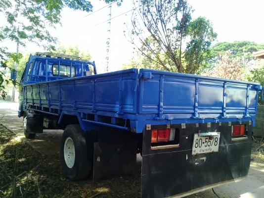 รถบรรทุหกล้อ ISUZU NKR 110 เกียร์สั้น ยกหัวได้ พวงมาลัยเพาว์เวอร์