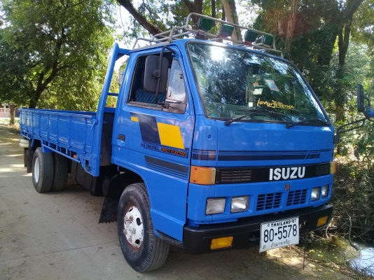 รถบรรทุหกล้อ ISUZU NKR 110 เกียร์สั้น ยกหัวได้ พวงมาลัยเพาว์เวอร์ รถบรรทุหกล้อ ISUZU NKR 110 เกียร์สั้น ยกหัวได้ พวงมาลัยเพาว์เวอร์