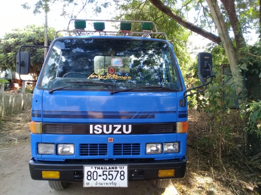 รถบรรทุหกล้อ ISUZU NKR 110 เกียร์สั้น ยกหัวได้ พวงมาลัยเพาว์เวอร์