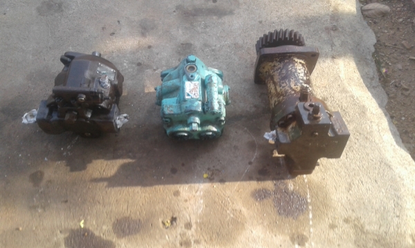 ขายปั้มนิ้ว 2 ตัวถอดจากเครื่องฉีดพลาสติก อีกตัว ถอดจากรถโม่ปูน คัฟ ขายปั้มนิ้ว 2 ตัวถอดจากเครื่องฉีดพลาสติก อีกตัว ถอดจากรถโม่ปูน คัฟ