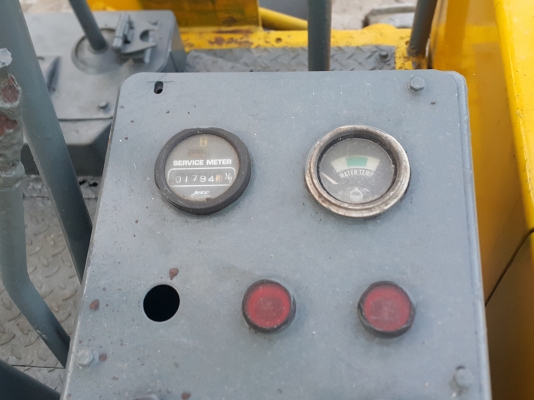 รถแบคโฮ KOMATSU PC20  รถเก่านอกพึ่งนำเข้ามา ยังไม่เคยใช้งานในไทย แทร็กยางใหม่ หนา ปั๊มเรียง สภาพพร้อมใช้งาน มีเอกสารใบอินวอยซ์