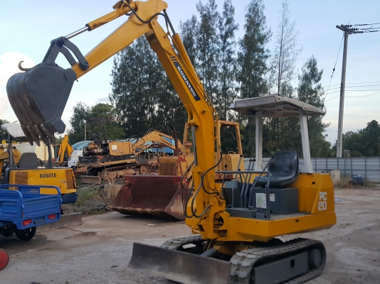รถแบคโฮ KOMATSU PC20  รถเก่านอกพึ่งนำเข้ามา ยังไม่เคยใช้งานในไทย แทร็กยางใหม่ หนา ปั๊มเรียง สภาพพร้อมใช้งาน มีเอกสารใบอินวอยซ์