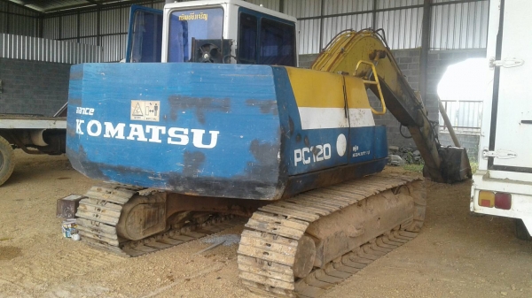 มาแล้วครับรถสวยสภาพดี โคมัสสุ PC 100 รุ่น 5 สภาพพร้อมใช้ ท่านที่มองหารถพร้อมใช้งาน ไม่ควรพลาด