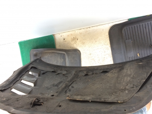 ฝากระโปรงเคฟล่า Toyota Wish ปี2004 สภาพสวย ยกใส่ได้เลย 081-5664383