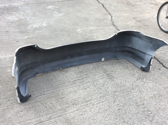 กันชนหลัง toyota wish 2004 สีขาวมุก โทร.081-5664383