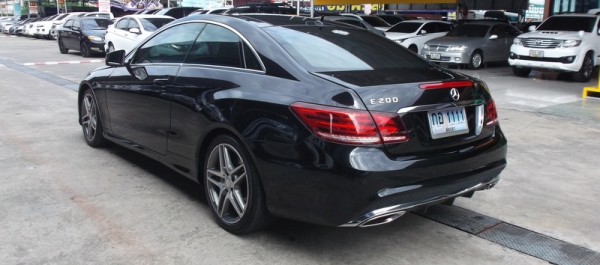ท่านใดตามหาอยู่เรียนเชิญมาชมคันนี้ครับ กับสภาพหนึงในร้อย เข้าศูนย์ตามระยะ ไมล์แท้ 60000km MERCEDES-BENZ E-CLASS E200 2.0 COUPE AMG W207