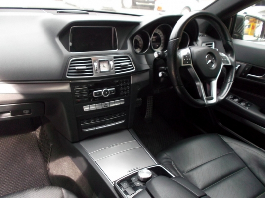 ท่านใดตามหาอยู่เรียนเชิญมาชมคันนี้ครับ กับสภาพหนึงในร้อย เข้าศูนย์ตามระยะ ไมล์แท้ 60000km MERCEDES-BENZ E-CLASS E200 2.0 COUPE AMG W207