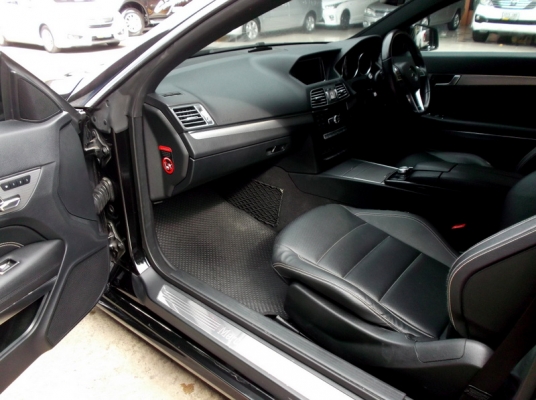 ท่านใดตามหาอยู่เรียนเชิญมาชมคันนี้ครับ กับสภาพหนึงในร้อย เข้าศูนย์ตามระยะ ไมล์แท้ 60000km MERCEDES-BENZ E-CLASS E200 2.0 COUPE AMG W207