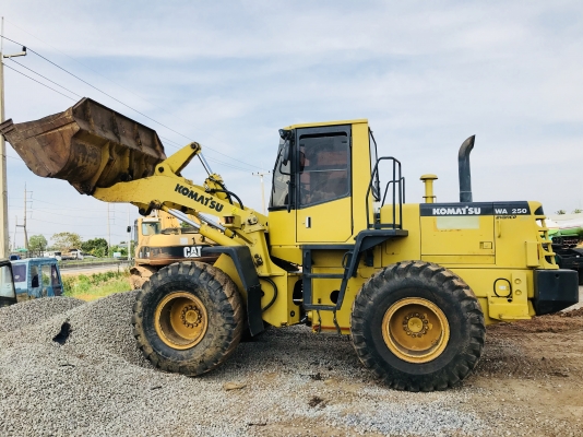 ขายรถตักล้อยาง KOMATSU WA250-3MC พร้อมใช้ เอกสารเล่มทะเบียน
