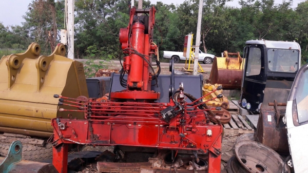 ขายเครนติดรถบรรทุก  ขนาด 2.5 ตัน/ 3 ปลอก / 2ชัก เก่าจากนอก ติดตั้งใช้งานได้เลย  ขาย 58,000 บาท