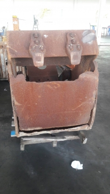 บุ้งกี๋  แบบงับได้  ใช้งานได้หลายแบบ  สำหรับ รถขุด 120 ขายราคา 22,000บาท  และขนาดรถขุด 200 ขายราคา 30,000 บาท