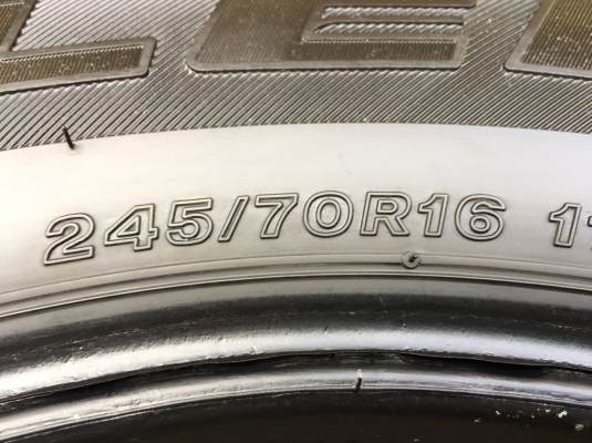 ยาง Bridgestone 245 70 16 ปี17 มี3ชุด ดอกเต็ม ไม่มีปะ เนื้อนิ่มๆ ใช้ยาว ราคาไม่แพง