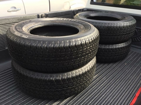 ยาง Bridgestone 245 70 16 ปี17 มี3ชุด ดอกเต็ม ไม่มีปะ เนื้อนิ่มๆ ใช้ยาว ราคาไม่แพง