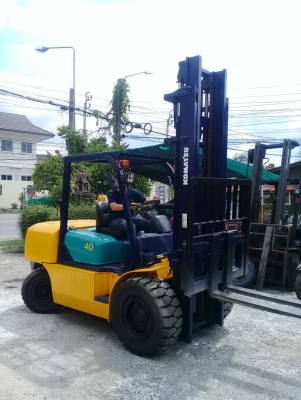 +++ ขายโฟล์คลิฟท์  KOMATSU FD40-7  ขนาด  4  ตัน  เครื่องยนต์ดีเซล  เสา 4.5  เมตร  งาสไลด์ซ้าย +ขวา  เกียร์ออโตเมติค  ยางตันครับ