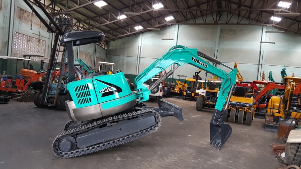 ขาย รถขุด KOBELCO รุ่น SK35SR มือสองญี่ปุ่น แทรกเหล็ก สลัก บูทเอวแน่น 100\% คันนี้ มีไลน์กระแทก เอวแน่น สวยพร้อมใช้งาน มือถือ 0818753444