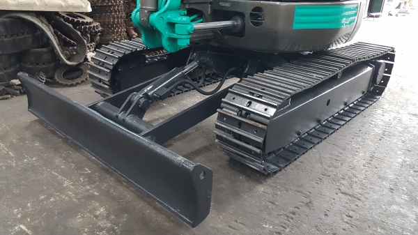 ขาย รถขุด KOBELCO รุ่น SK35SR มือสองญี่ปุ่น แทรกเหล็ก สลัก บูทเอวแน่น 100\% คันนี้ มีไลน์กระแทก เอวแน่น สวยพร้อมใช้งาน มือถือ 0818753444