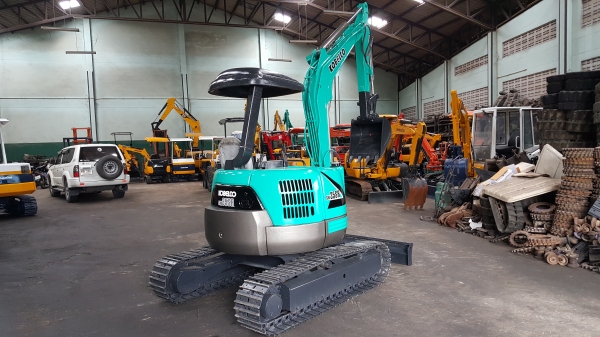 ขาย รถขุด KOBELCO รุ่น SK35SR มือสองญี่ปุ่น แทรกเหล็ก สลัก บูทเอวแน่น 100\% คันนี้ มีไลน์กระแทก เอวแน่น สวยพร้อมใช้งาน มือถือ 0818753444