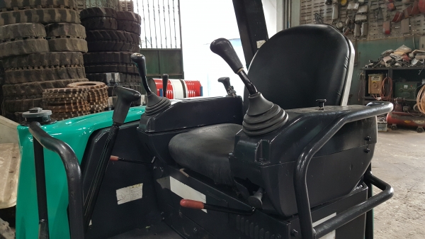 ขาย รถขุด KOBELCO รุ่น SK35SR มือสองญี่ปุ่น แทรกเหล็ก สลัก บูทเอวแน่น 100\% คันนี้ มีไลน์กระแทก เอวแน่น สวยพร้อมใช้งาน มือถือ 0818753444