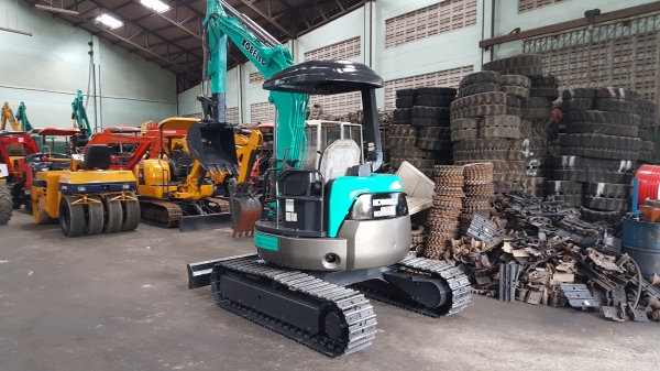 ขาย รถขุด KOBELCO รุ่น SK35SR มือสองญี่ปุ่น แทรกเหล็ก สลัก บูทเอวแน่น 100\% คันนี้ มีไลน์กระแทก เอวแน่น สวยพร้อมใช้งาน มือถือ 0818753444