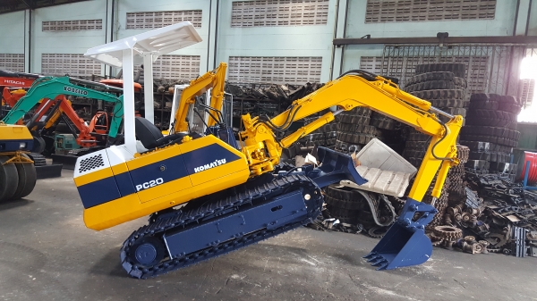 ขาย รถขุด KOMATSU รุ่น PC20-5- มือสองญี่ปุ่น แทรกเหล็ก สลัก บูทเอวแน่น 100\% สวยพร้อมใช้งาน ราคา 270,000 บาท มือถือ 0818753444