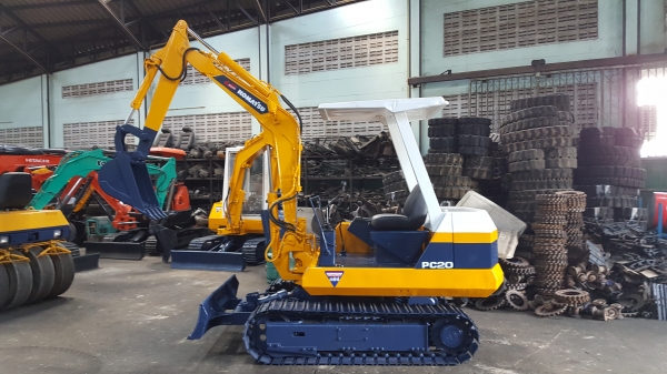 ขาย รถขุด KOMATSU รุ่น PC20-5- มือสองญี่ปุ่น แทรกเหล็ก สลัก บูทเอวแน่น 100\% สวยพร้อมใช้งาน ราคา 270,000 บาท มือถือ 0818753444