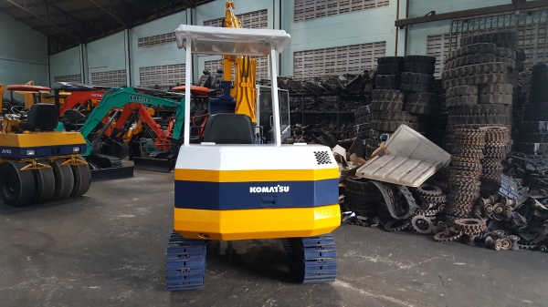 ขาย รถขุด KOMATSU รุ่น PC20-5- มือสองญี่ปุ่น แทรกเหล็ก สลัก บูทเอวแน่น 100\% สวยพร้อมใช้งาน ราคา 270,000 บาท มือถือ 0818753444