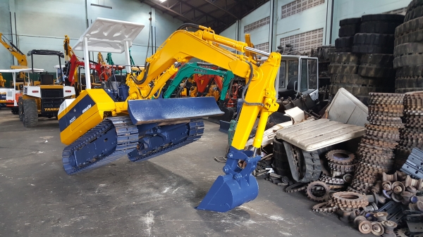 ขาย รถขุด KOMATSU รุ่น PC20-5- มือสองญี่ปุ่น แทรกเหล็ก สลัก บูทเอวแน่น 100\% สวยพร้อมใช้งาน ราคา 270,000 บาท มือถือ 0818753444