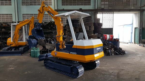ขาย รถขุด KOMATSU รุ่น PC20-5- มือสองญี่ปุ่น แทรกเหล็ก สลัก บูทเอวแน่น 100\% สวยพร้อมใช้งาน ราคา 270,000 บาท มือถือ 0818753444