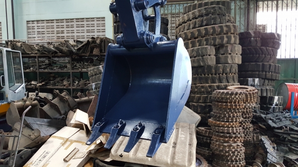 ขาย รถขุด KOMATSU รุ่น PC20-5- มือสองญี่ปุ่น แทรกเหล็ก สลัก บูทเอวแน่น 100\% สวยพร้อมใช้งาน ราคา 270,000 บาท มือถือ 0818753444