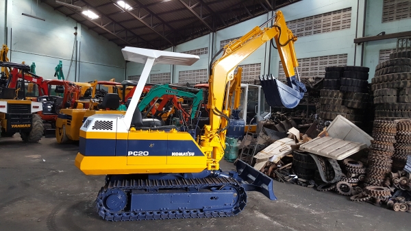ขาย รถขุด KOMATSU รุ่น PC20-5- มือสองญี่ปุ่น แทรกเหล็ก สลัก บูทเอวแน่น 100\% สวยพร้อมใช้งาน ราคา 270,000 บาท มือถือ 0818753444
