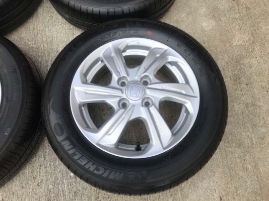 แม็กป้ายแดง Honda Brio Amaze พร้อมยางMichelin 175-65-14 ปี17