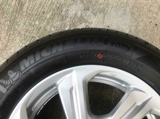 แม็กป้ายแดง Honda Brio Amaze พร้อมยางMichelin 175-65-14 ปี17