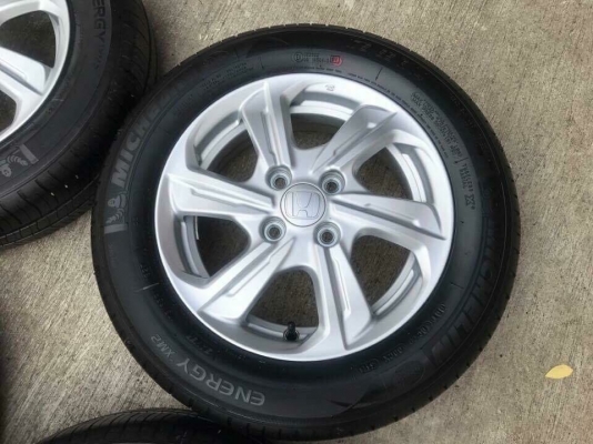 แม็กป้ายแดง Honda Brio Amaze พร้อมยางMichelin 175-65-14 ปี17