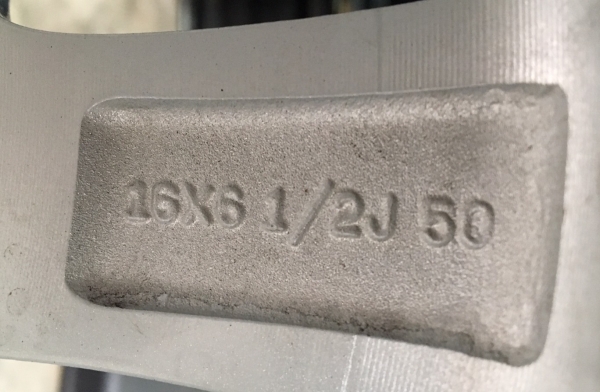 แม็กป้ายแดง Mazda 3 skyactiv ขอบ 16