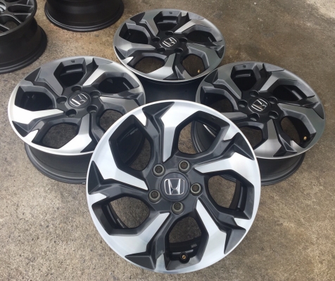 แม็กป้ายแดง HONDA BR-V ขอบ16