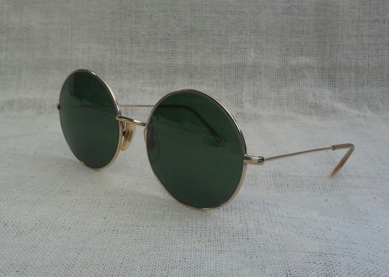 แว่นตาเฟรนช์โกลฟิลด์ 14 K ยุค '60s โมเดลอาร์ติสท์ 'หยดน้ำกลม - จอห์น เลนนอน' ไซซ์หยดน แว่นตาเฟรนช์โกลฟิลด์ 14 K ยุค '60s โมเดลอาร์ติสท์ 'หยดน้ำกลม - จอห์น เลนนอน' ไซซ์หยดน